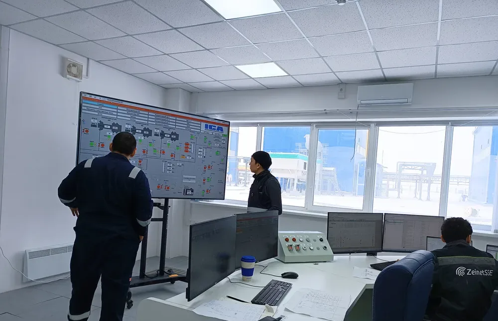 KEGOC engineers at a Faceplate operator workstation and video wall